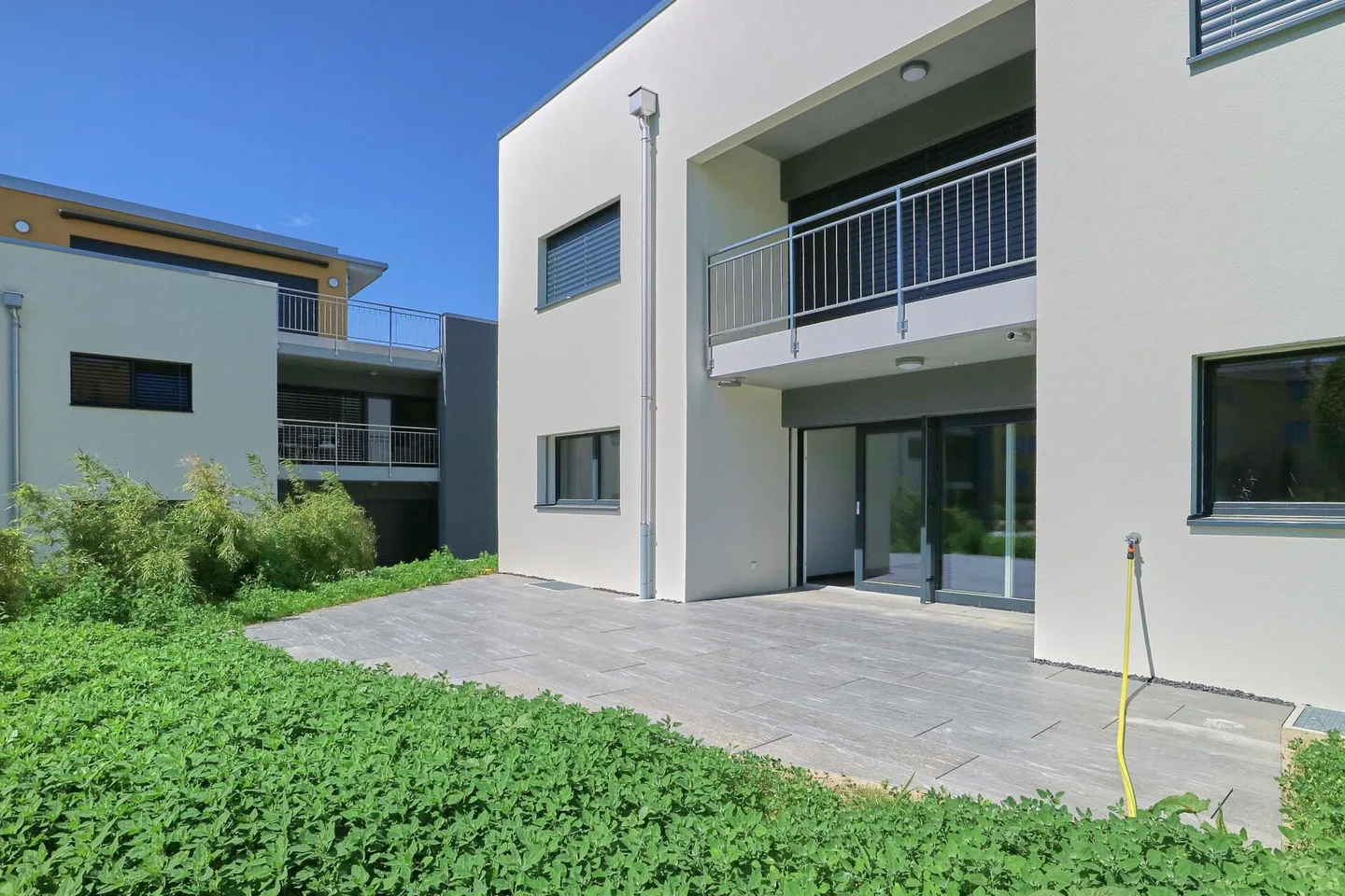 INVESTOR: MODERN AND BRIGHT APARTMENT WITH LARGE TERRACE - LOT B1 - Photo 1 of 11