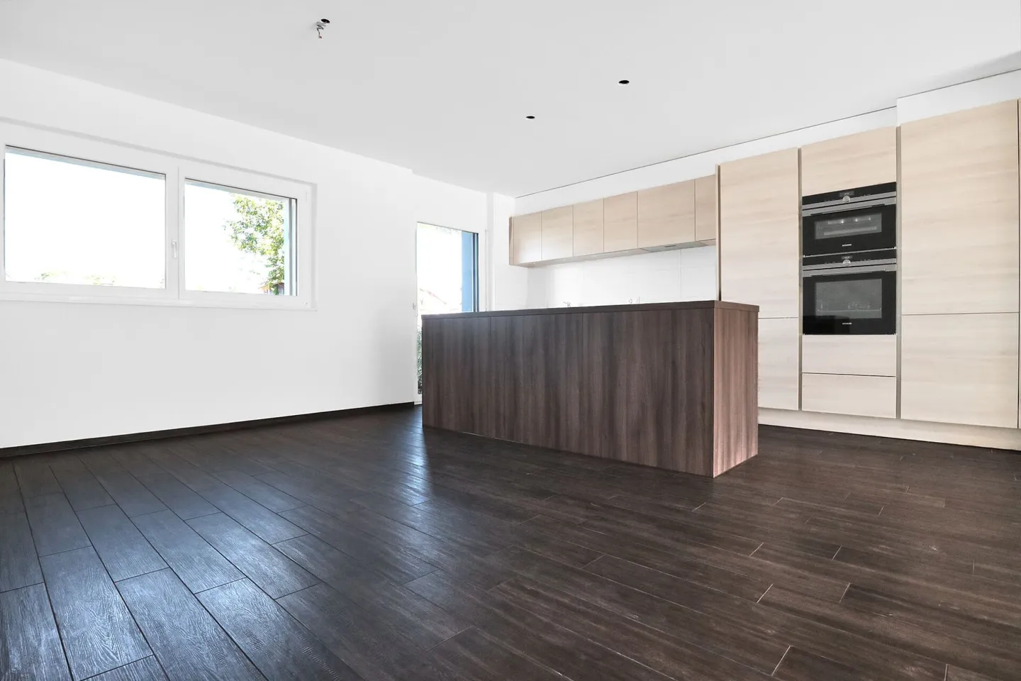 INVESTOR: MODERN AND BRIGHT APARTMENT WITH LARGE TERRACE - LOT B1 - Photo 3 of 11