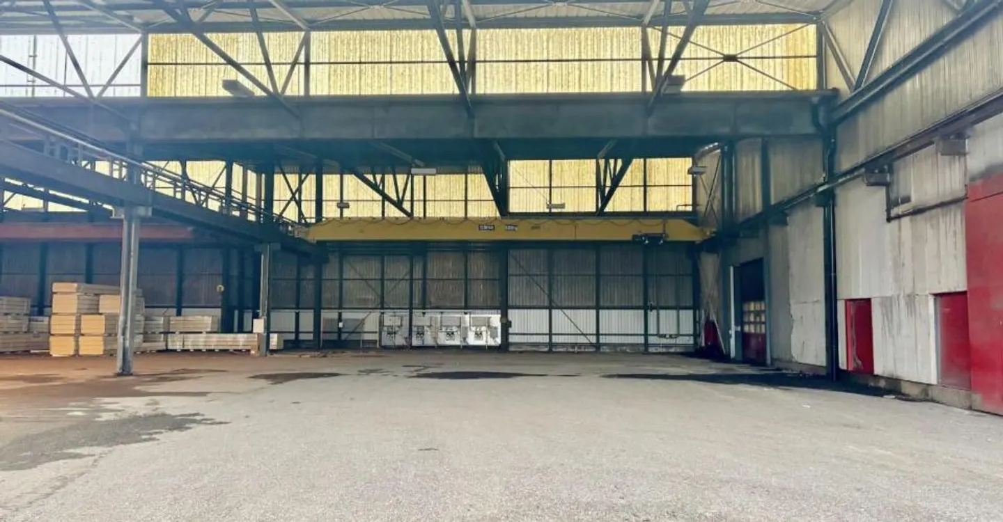 Zu vermieten: verschiedene Gewerbeimmobilien, Hallen, unbebaute und überdachte Grundstücke auf einem Industriegelände - Foto 8 von 12