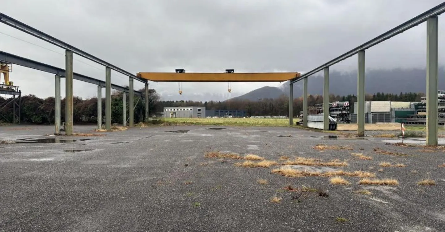 Zu vermieten: verschiedene Gewerbeimmobilien, Hallen, unbebaute und überdachte Grundstücke auf einem Industriegelände - Foto 9 von 12