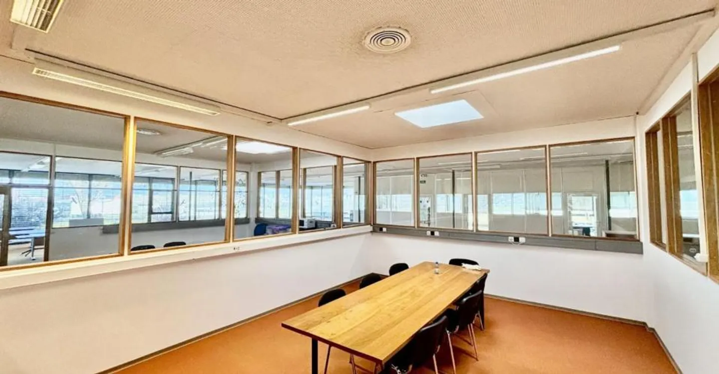 Zu vermieten: verschiedene Gewerbeimmobilien, Hallen, unbebaute und überdachte Grundstücke auf einem Industriegelände - Foto 10 von 12