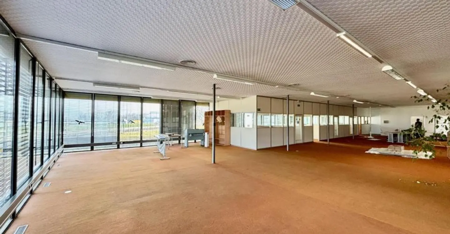 Zu vermieten: verschiedene Gewerbeimmobilien, Hallen, unbebaute und überdachte Grundstücke auf einem Industriegelände - Foto 11 von 12