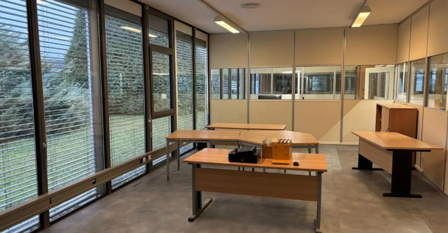 Zu vermieten: verschiedene Gewerbeimmobilien, Hallen, unbebaute und überdachte Grundstücke auf einem Industriegelände - Foto 12 von 12