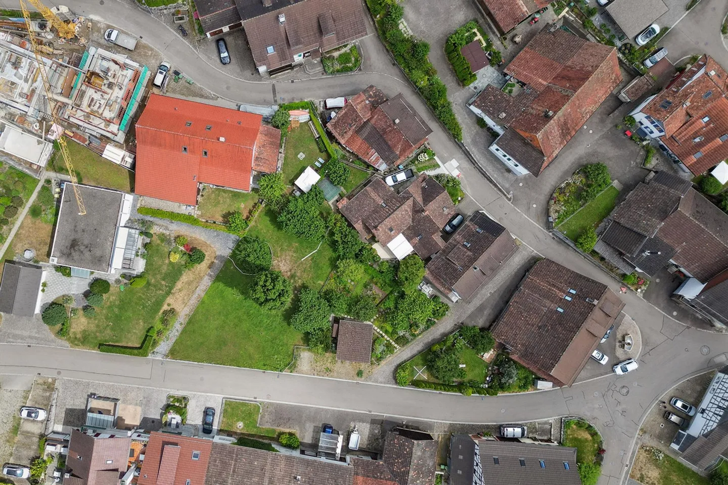 Building plot with potential in the village center - Photo 1 of 3