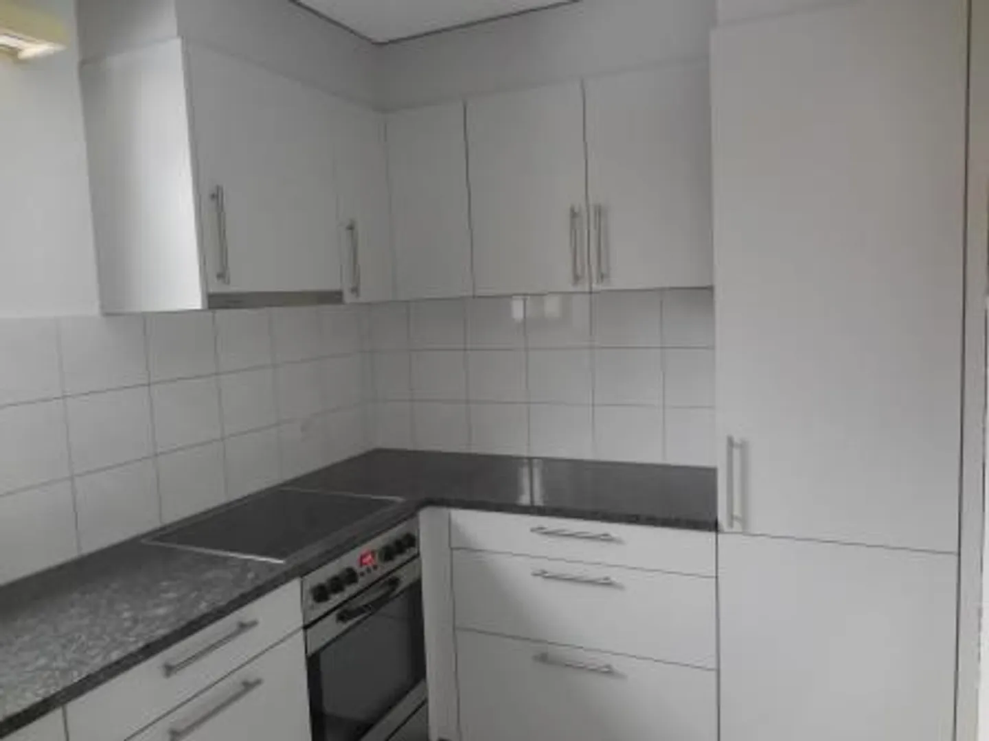 Grosszügige 3.5-Zi-Wohnung mit Balkon - Foto 2 von 11