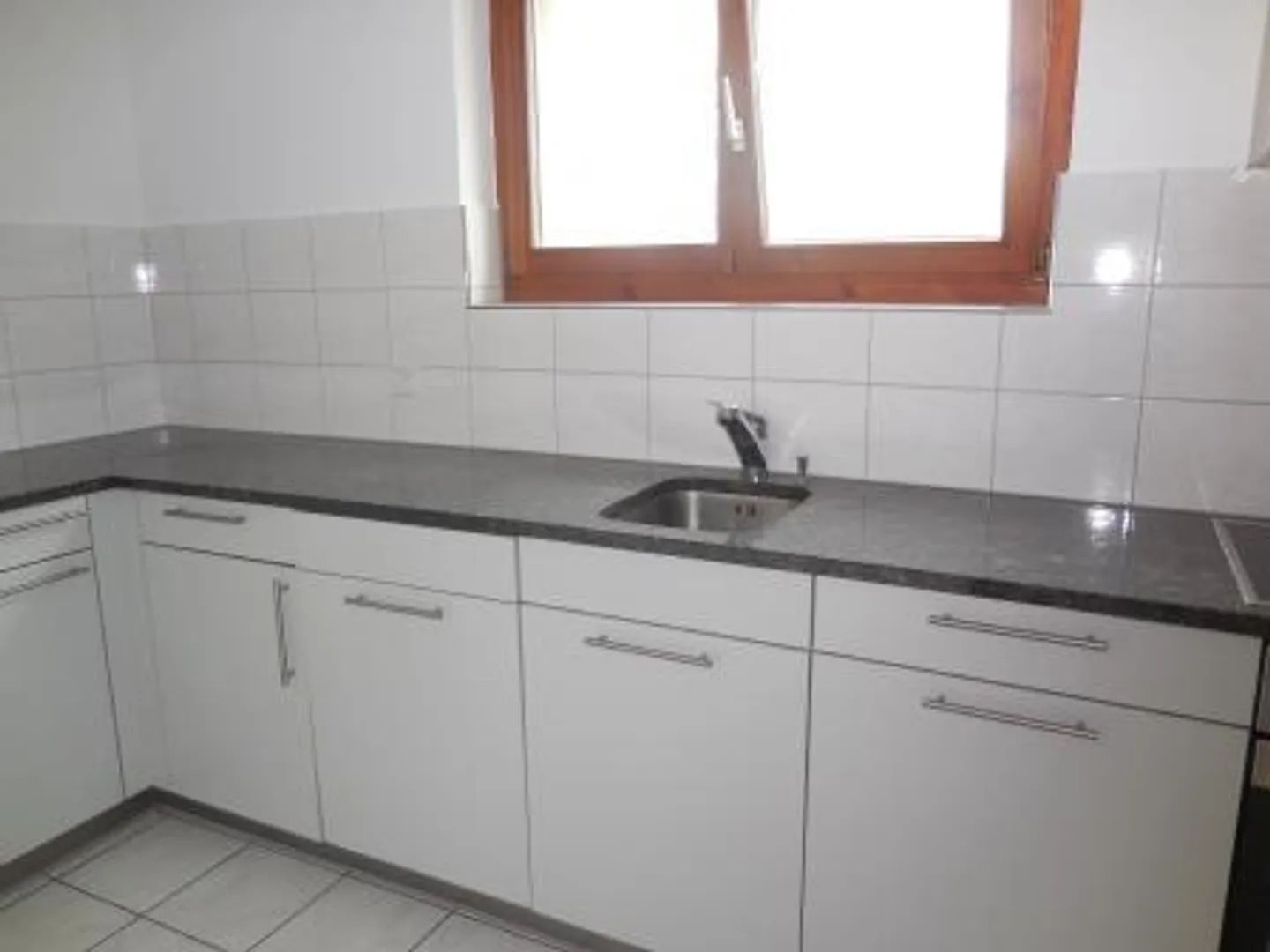 Grosszügige 3.5-Zi-Wohnung mit Balkon - Foto 3 von 11