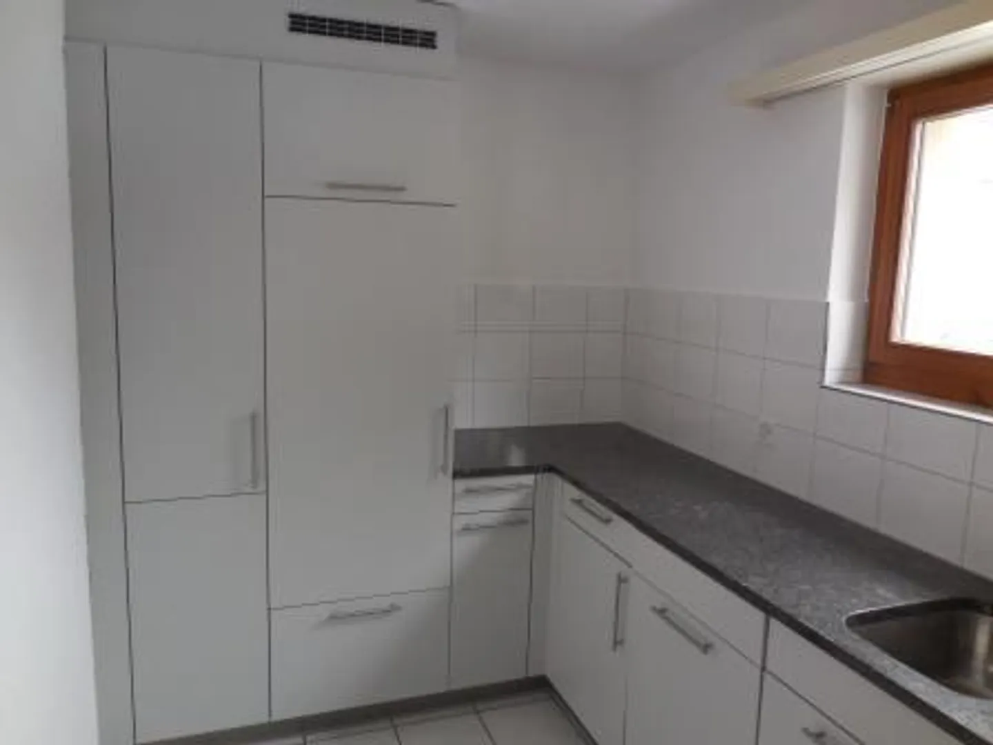 Grosszügige 3.5-Zi-Wohnung mit Balkon - Foto 4 von 11