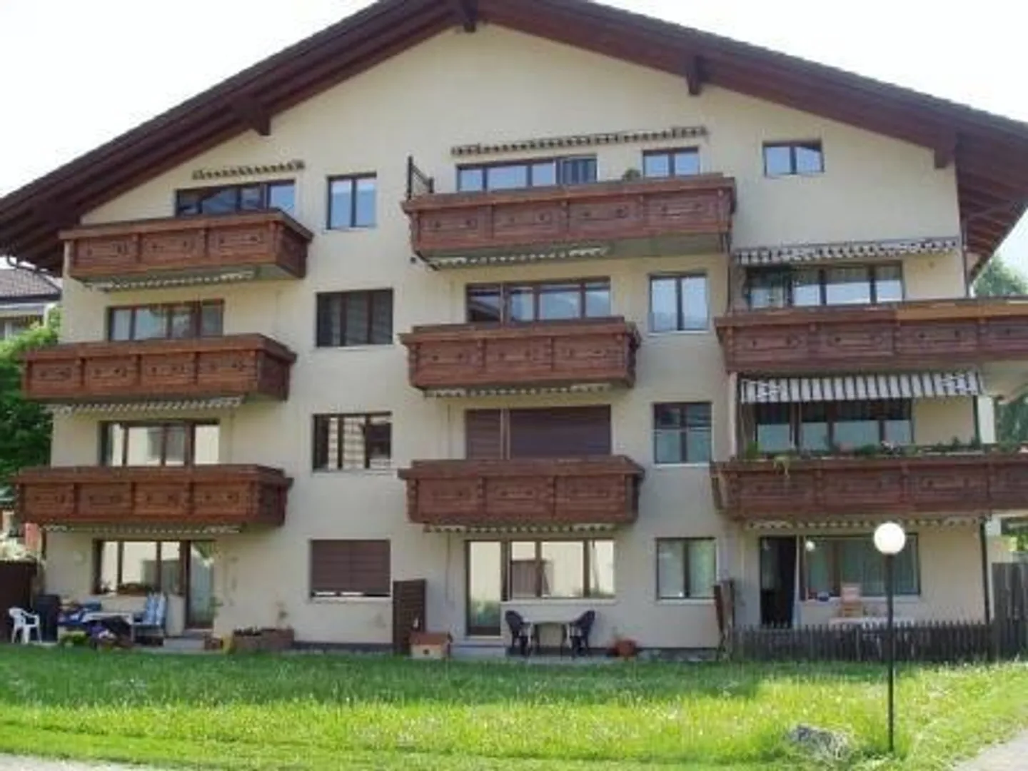 Grosszügige 3.5-Zi-Wohnung mit Balkon - Foto 1 von 11