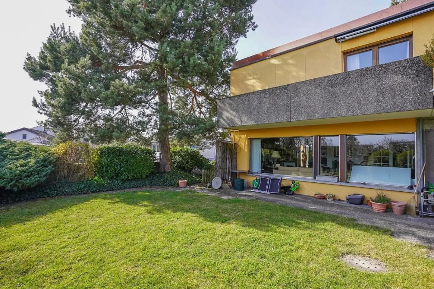 Grosszügiges Doppel-Einfamilienhaus mit Alpensicht - Photo 2 of 13