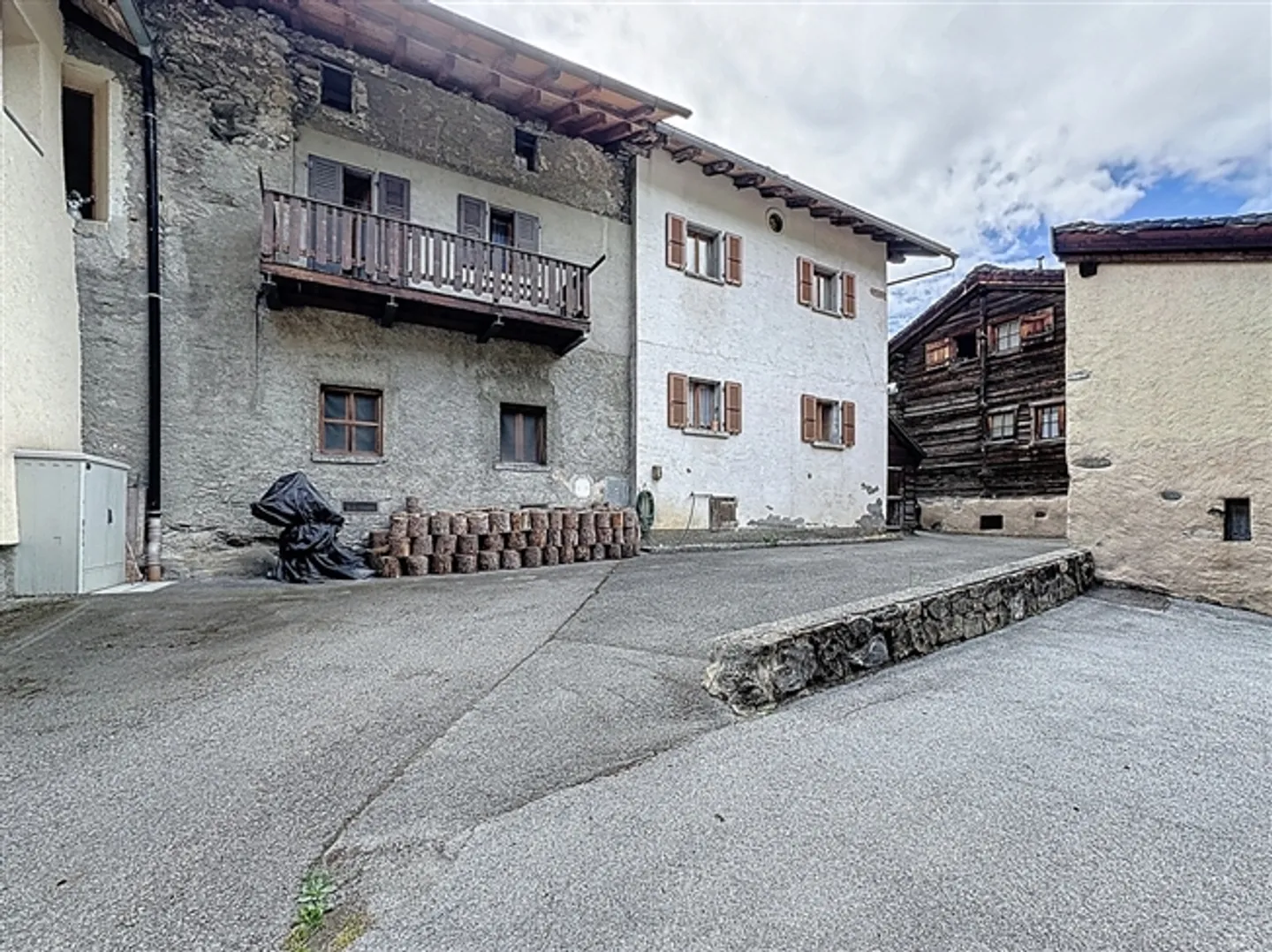 Ancienne propriété centrale et spacieuse avec un grand potentiel - Photo 15 sur 15
