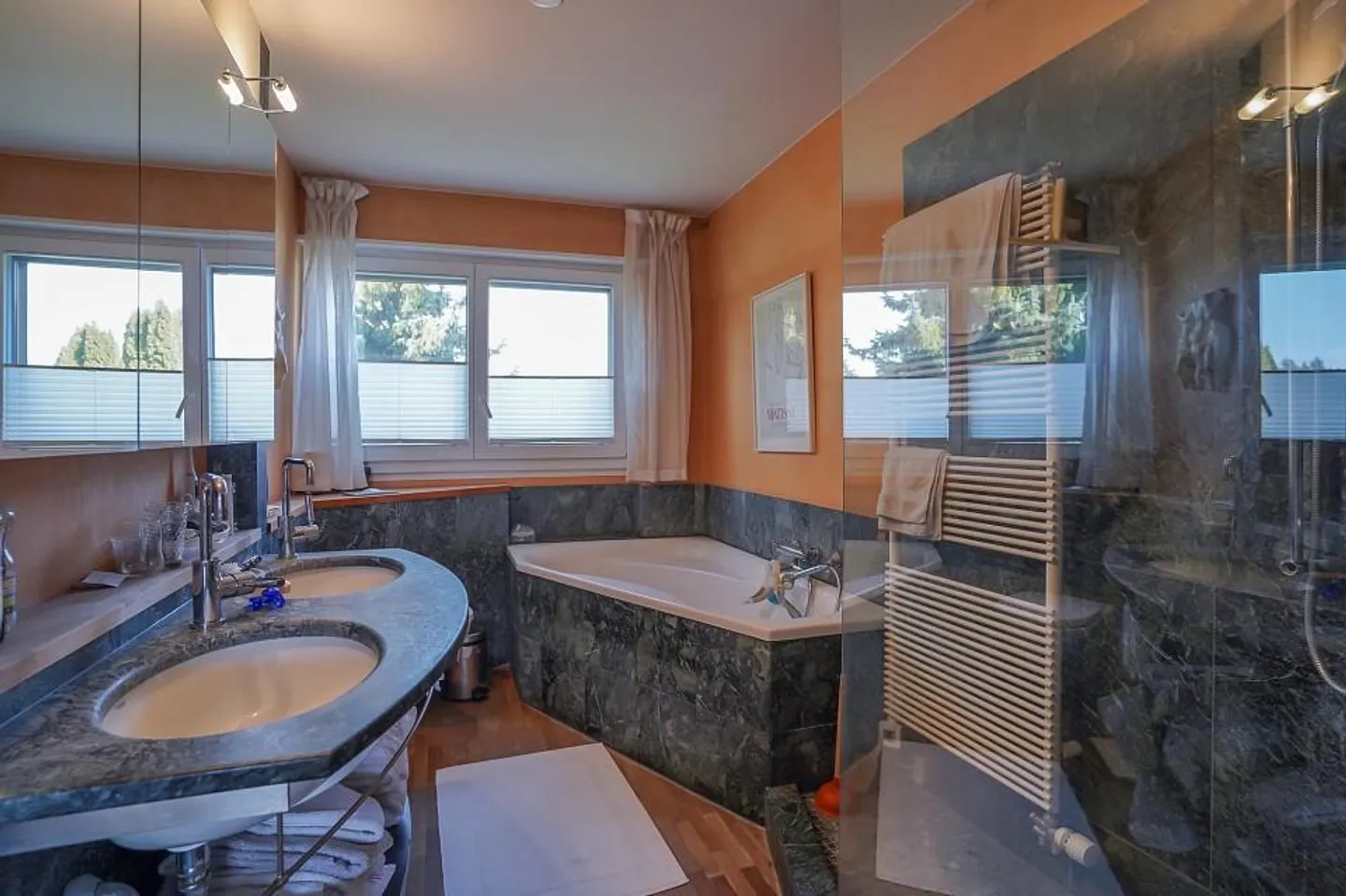 Grosszügiges Doppel-Einfamilienhaus mit Alpensicht - Photo 11 of 13