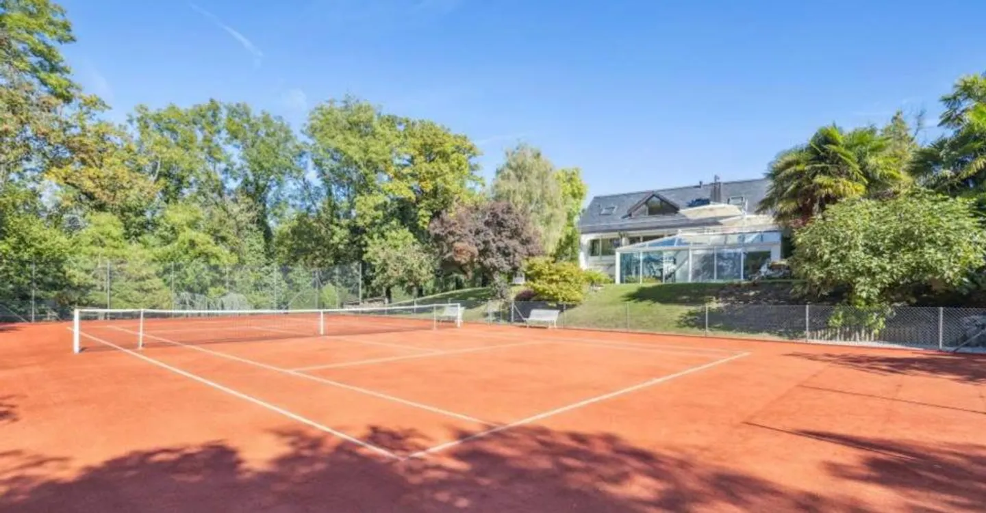Villa d'exception avec court de tennis - Photo 3 sur 12