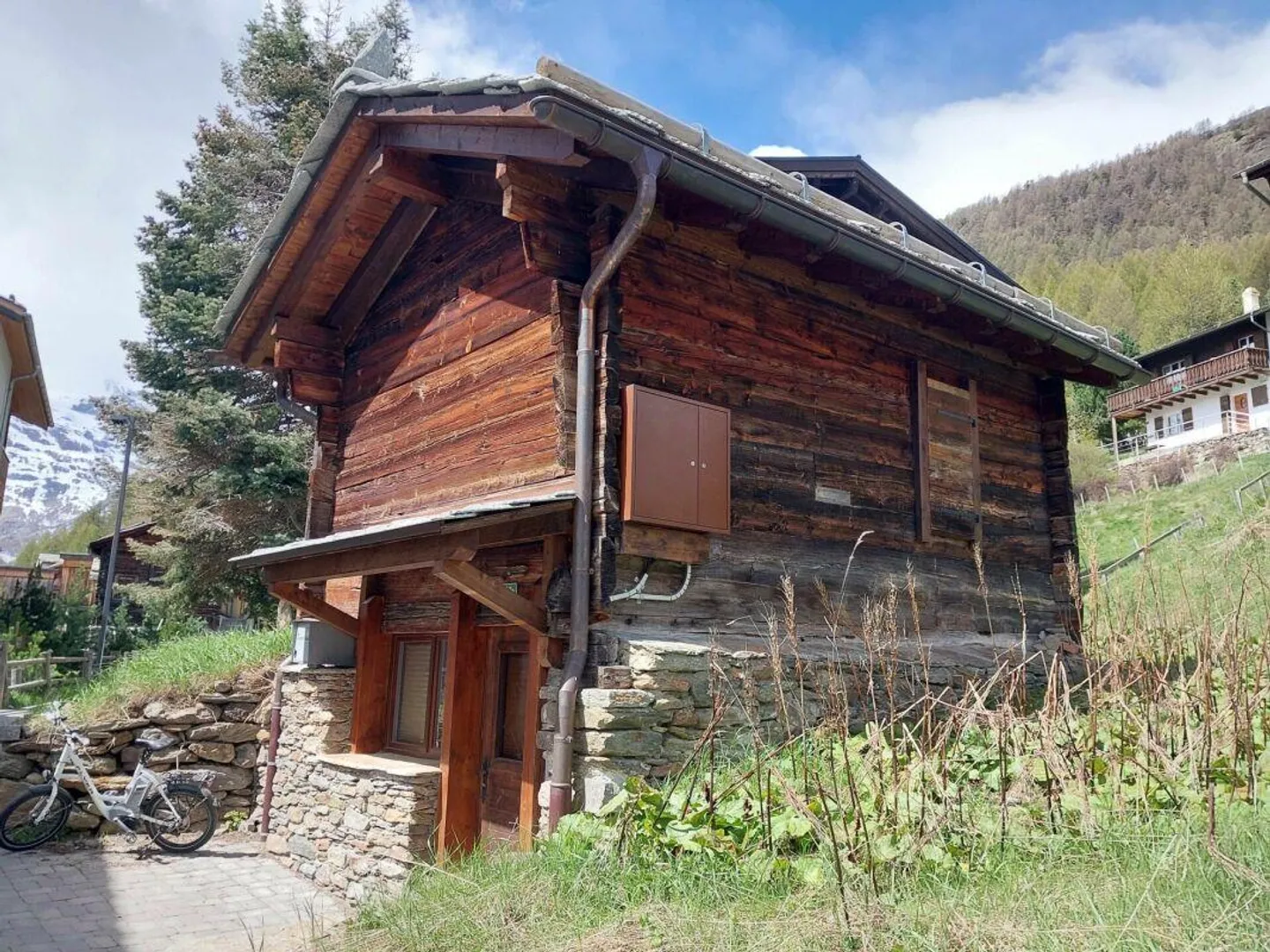Gioiello nuovissimo nel soleggiato Wildi a Saas-Fee. Residenza principale = residenza e sede fiscale a Saas-Fee. - Foto 1 di 13
