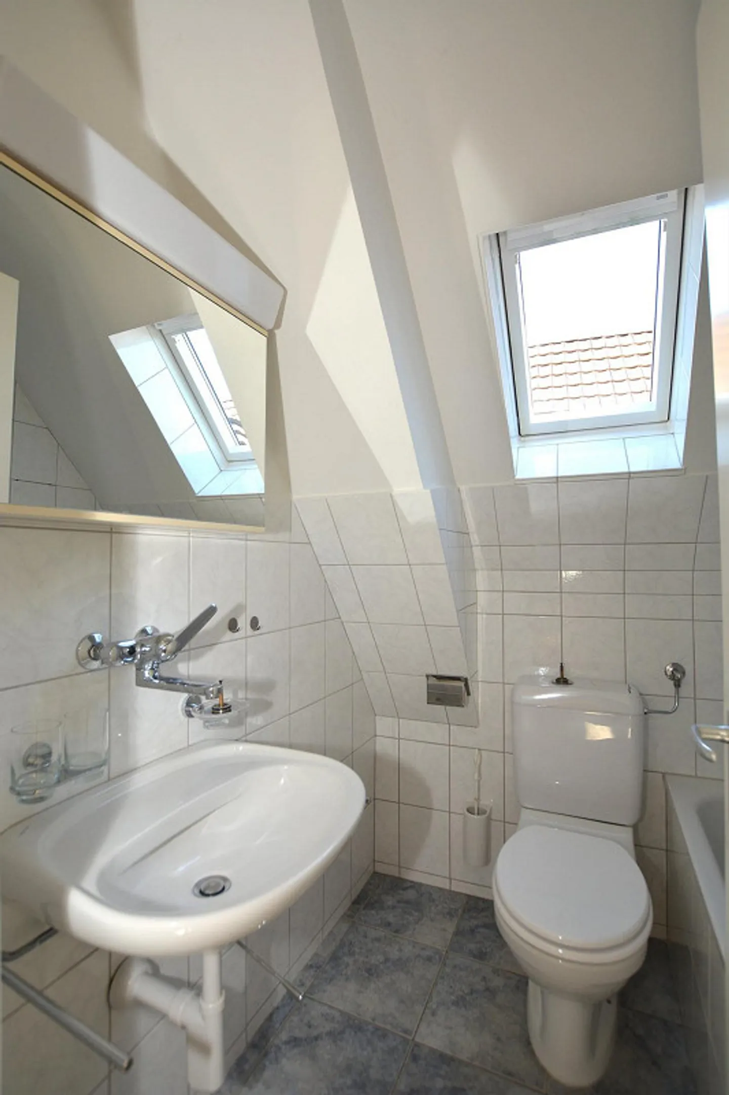 Charmantes Freistehendes Haus mit Potenzial - Foto 10 von 13