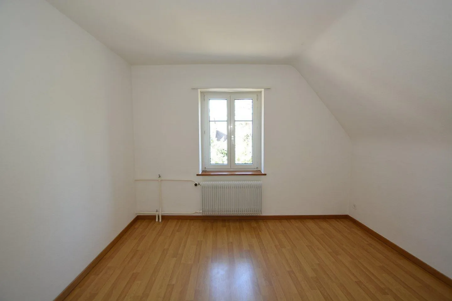 Charmantes Freistehendes Haus mit Potenzial - Foto 11 von 13