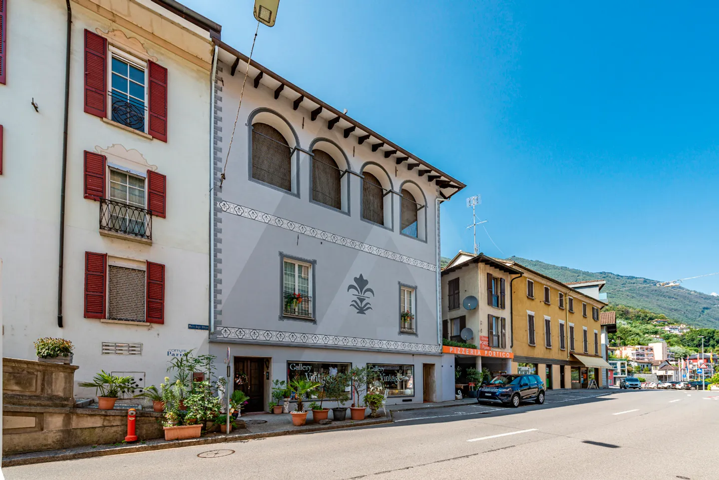 HISTORIC RESIDENCE WITH UNIQUE POTENTIAL ON LAKE MAGGIORE - Photo 1 of 15