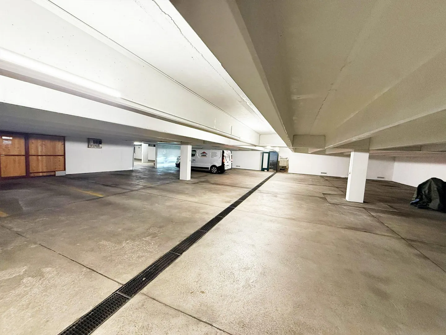 Autoeinstellplatz - Photo 2 sur 4