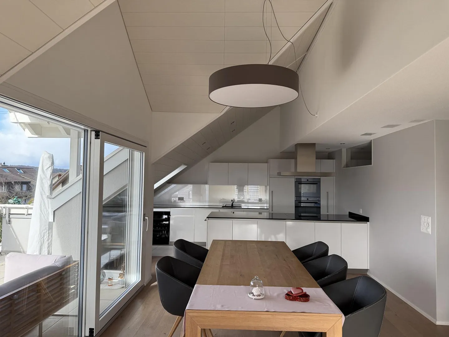 Moderno attico di 5,5 stanze in standard Minergie - Foto 2 di 13