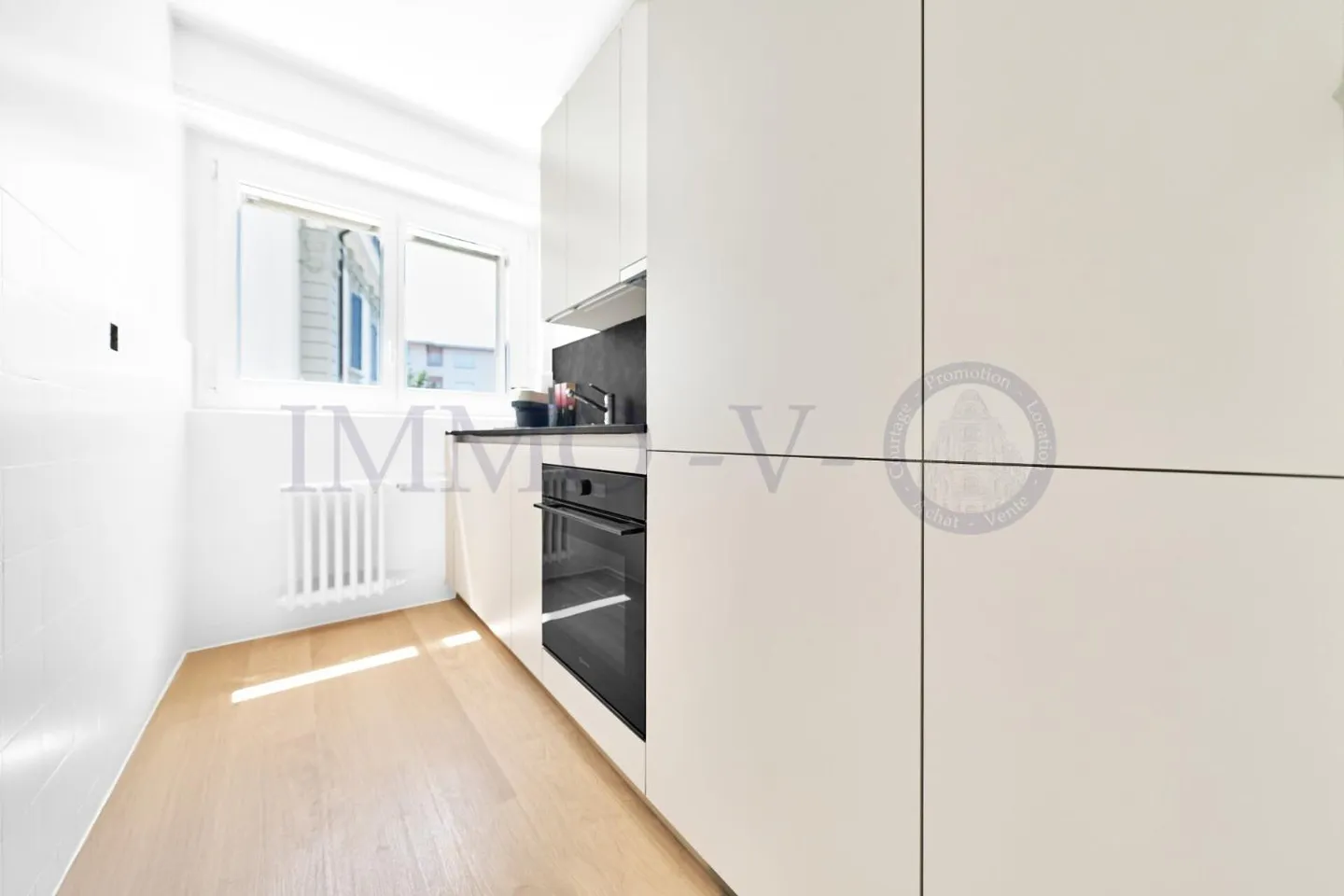 Appartement rénové avec terrasse - Photo 4 sur 5
