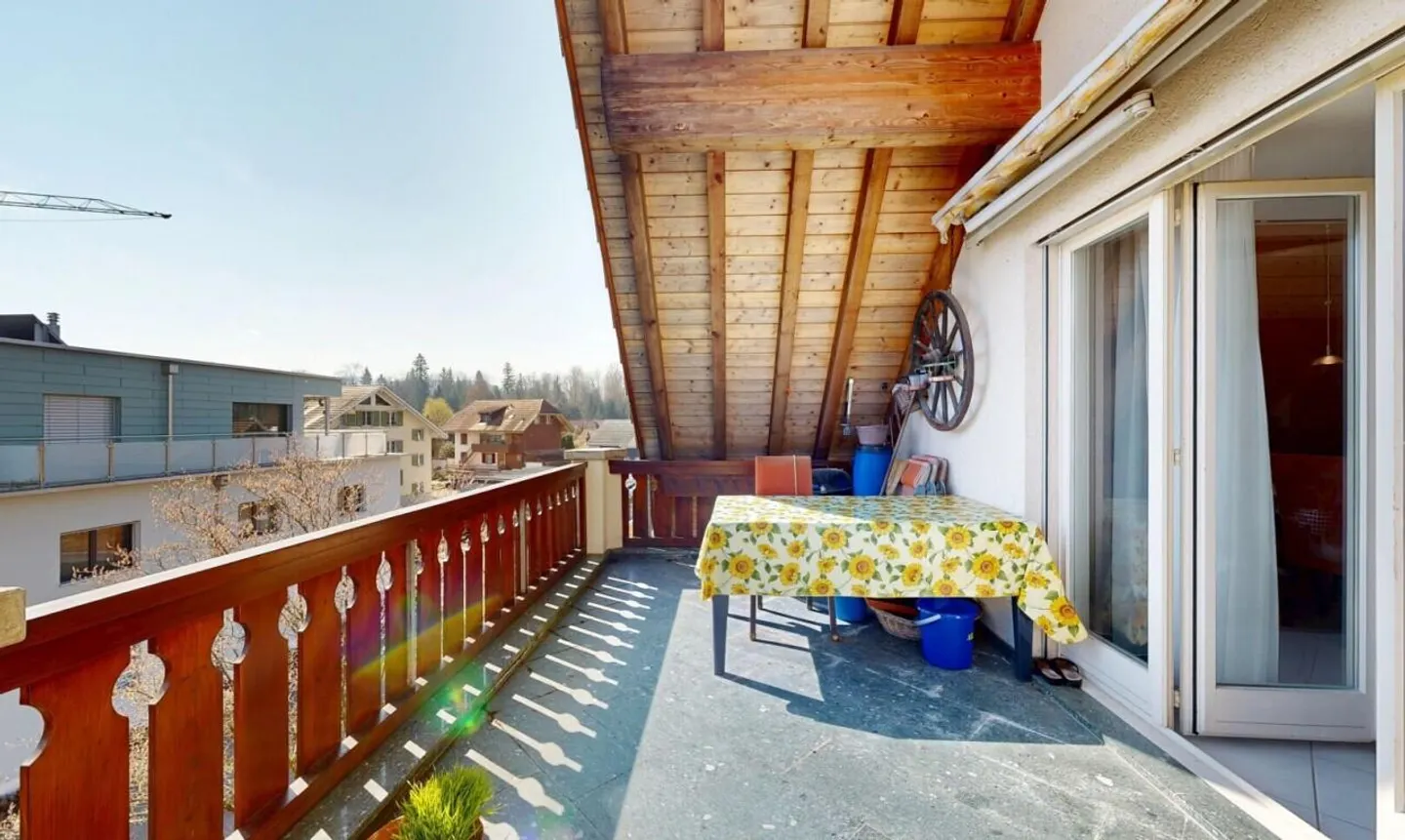 Charming attic apartment with gallery and wide views of the countryside - Photo 3 of 11