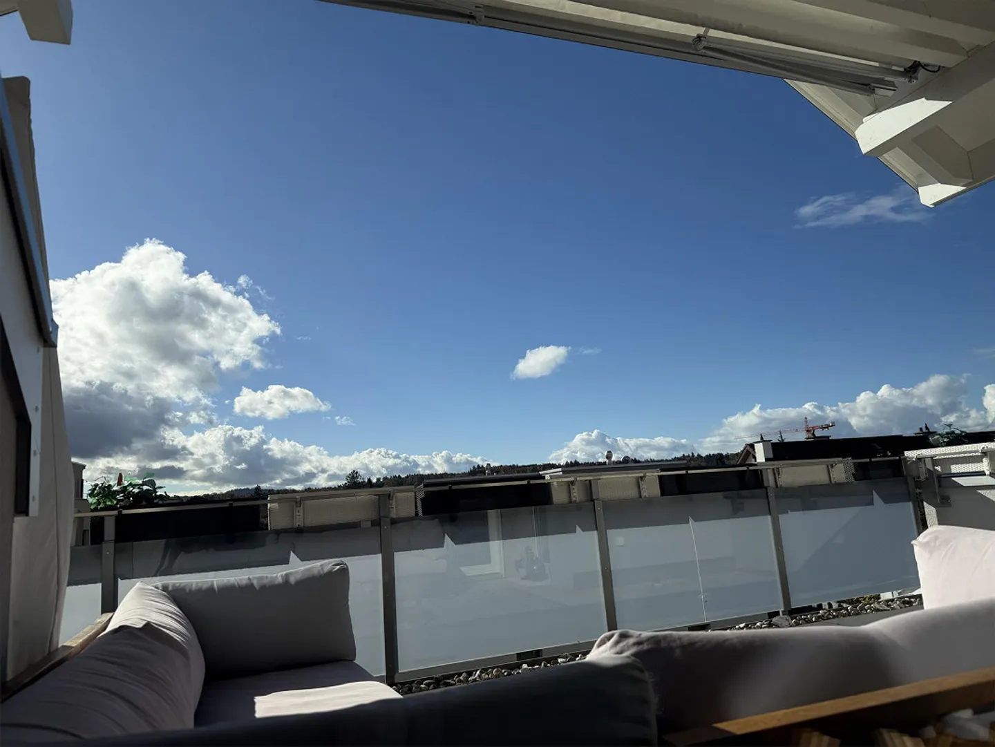 Moderno attico di 5,5 stanze in standard Minergie - Foto 1 di 13