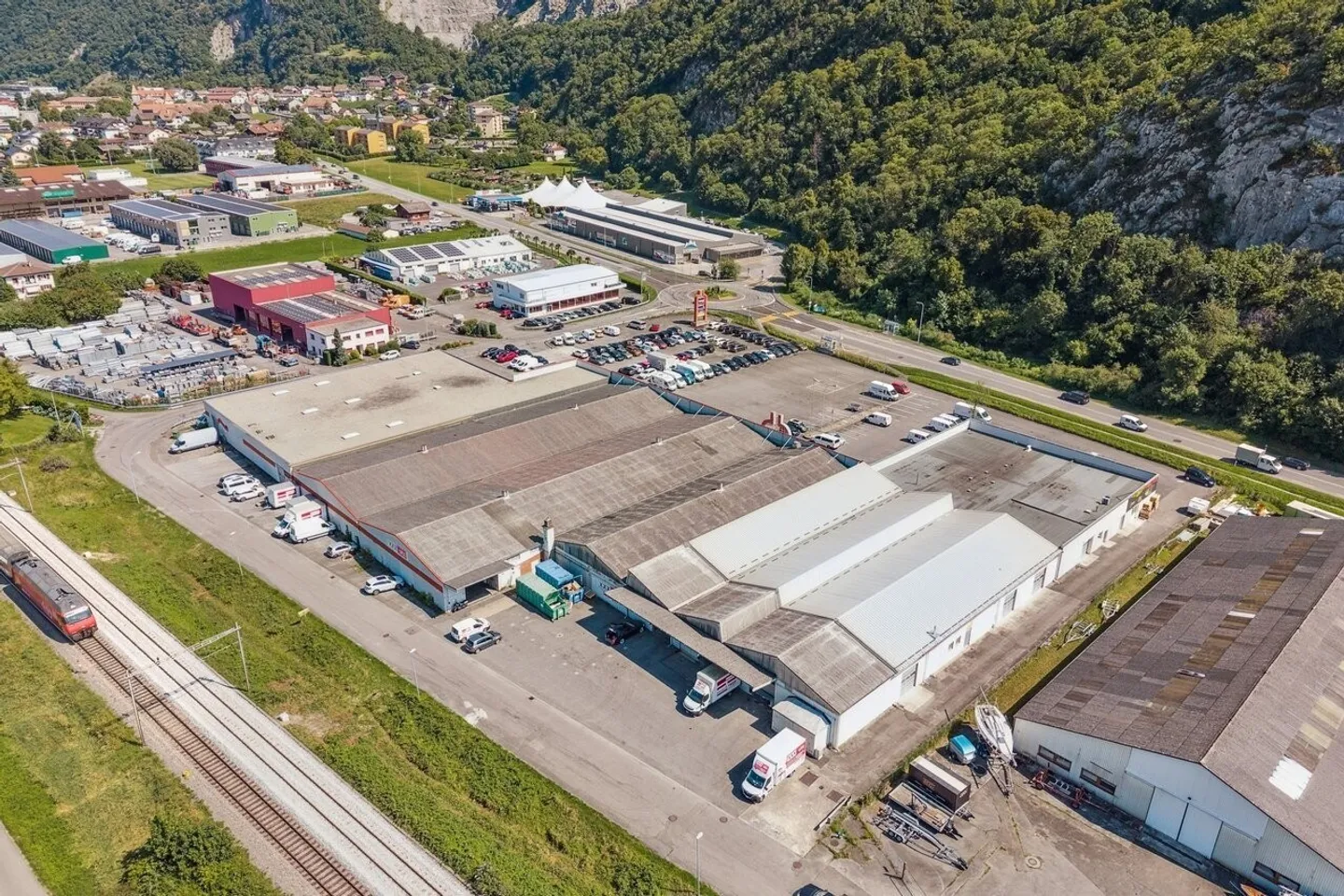 400 m2 - Good access for trucks/vans - Close to highway - Photo 5 of 6