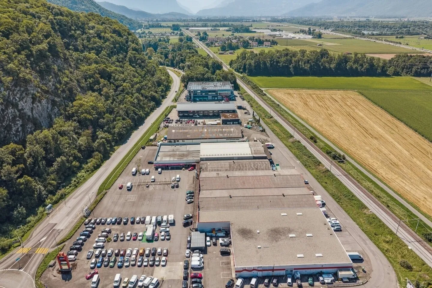 400 m2 - Good access for trucks/vans - Close to highway - Photo 4 of 6