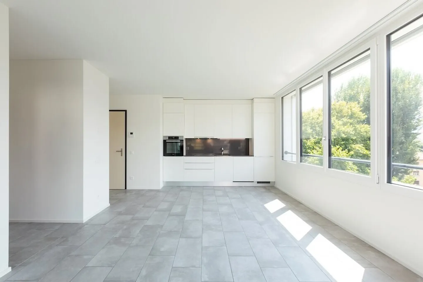 Appartamento moderno e luminoso di 2,5 stanze in posizione centrale a Massagno - Foto 2 di 6