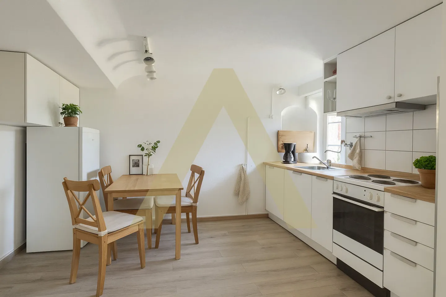 Village house with great potential - Photo 4 of 8