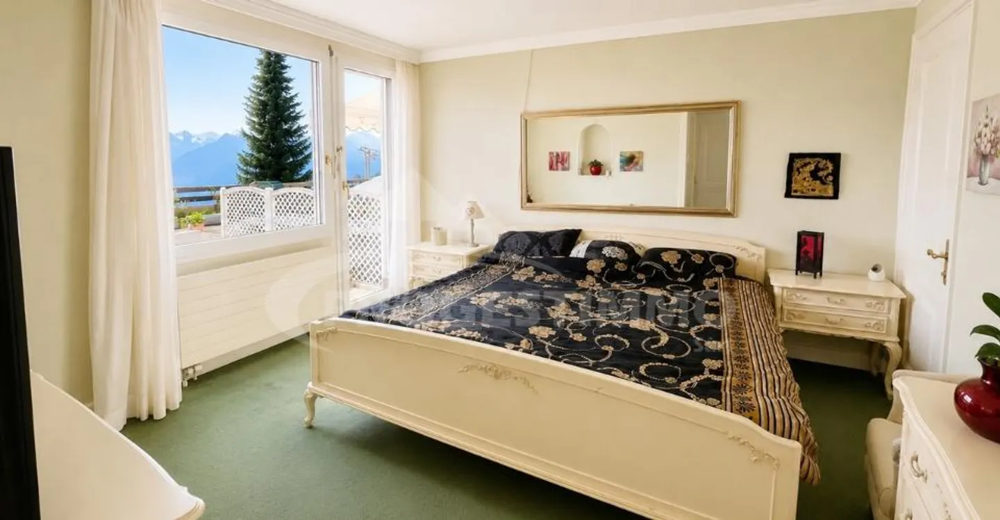 Stunning Duplex with Alpine Views - Photo 4 of 9