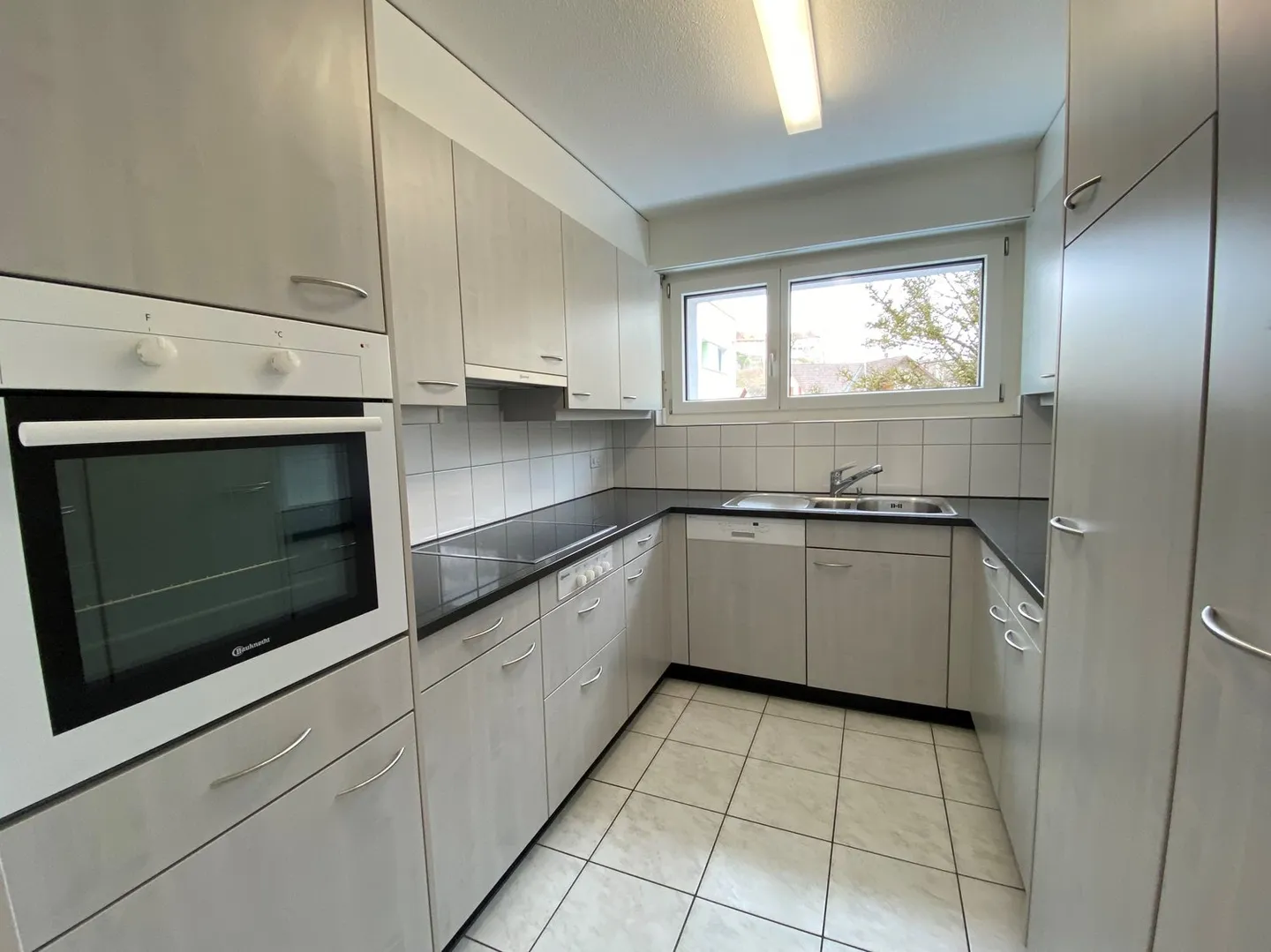 Appartement spacieux de 4,5 pièces - Photo 2 sur 10