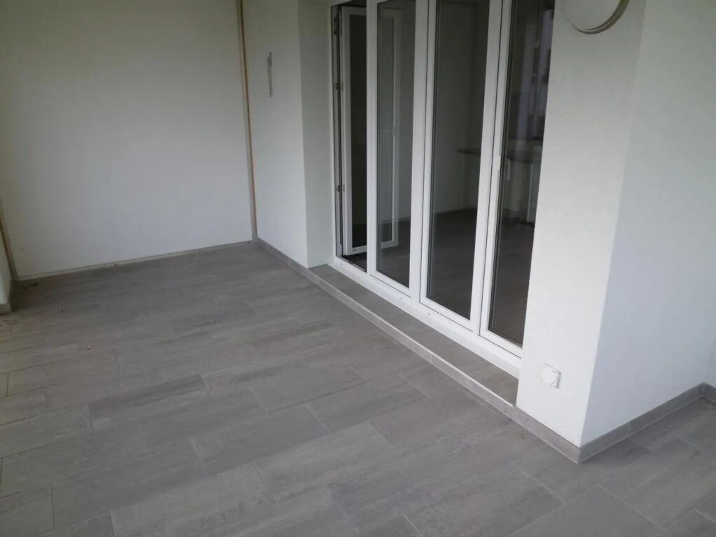 ELEGANT AND LIGHT-FILLED 3.5-ROOM APARTMENT WITH LARGE BALCONY - Photo 6 of 11