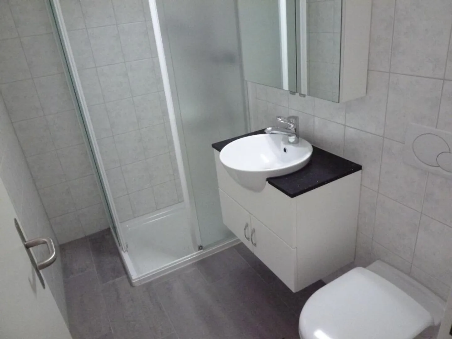 ELEGANT AND LIGHT-FILLED 3.5-ROOM APARTMENT WITH LARGE BALCONY - Photo 10 of 11