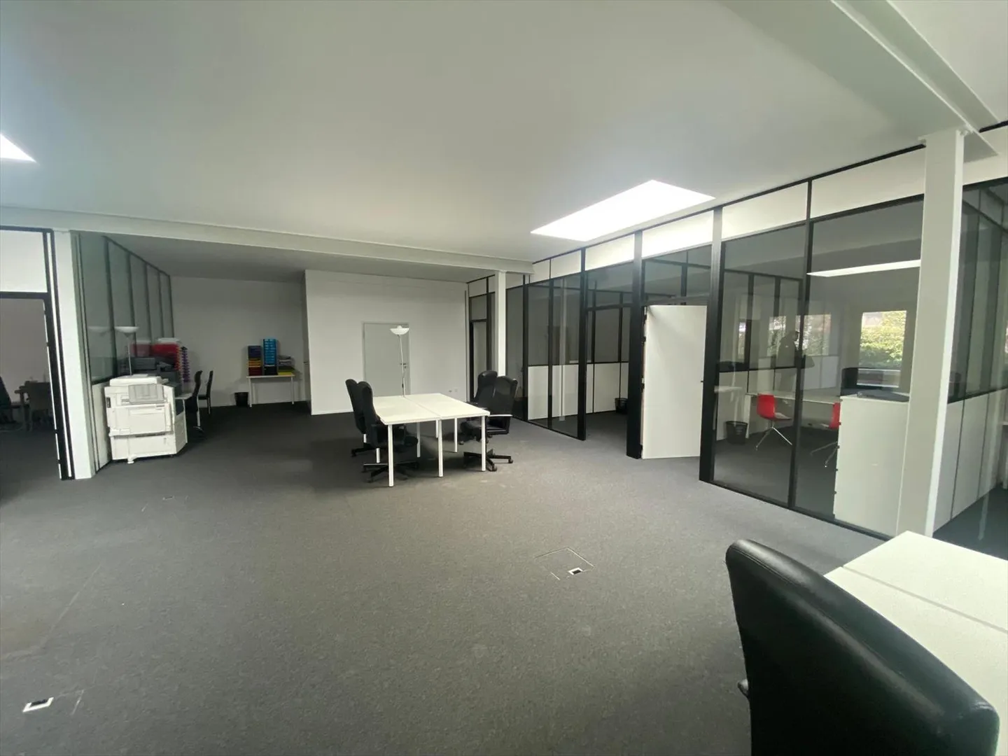 Spacious offices near the lake - Photo 1 of 4