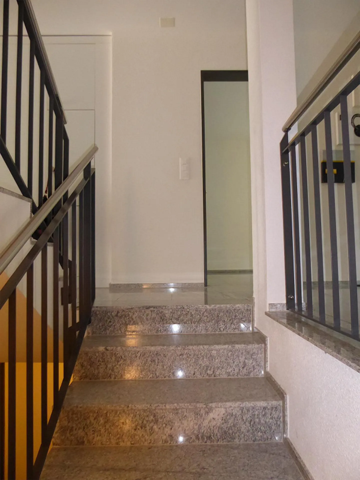 Appartamento maisonette di 5 1/2 stanze con giardino - Foto 6 di 22