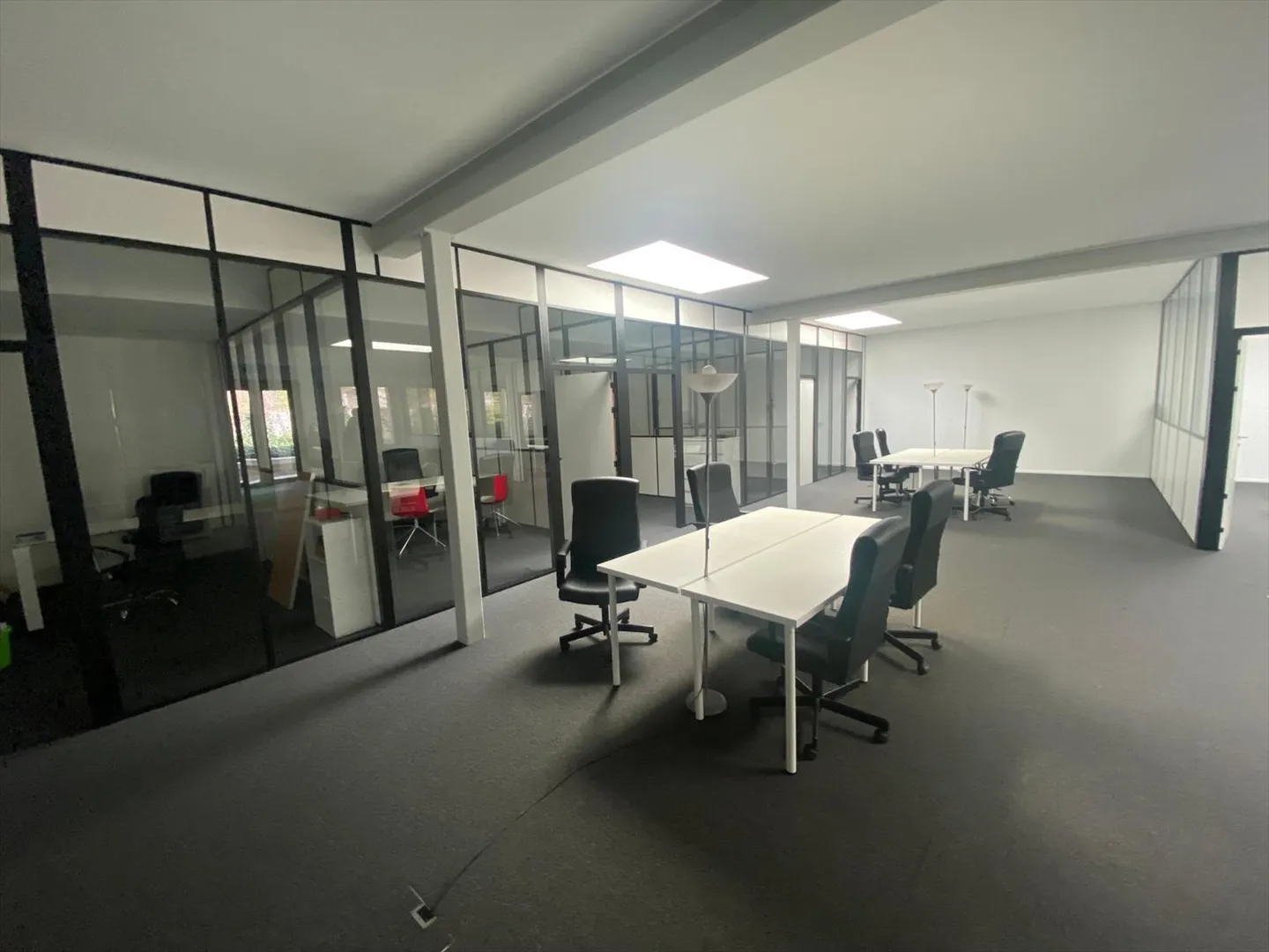 Spacious offices near the lake - Photo 3 of 4