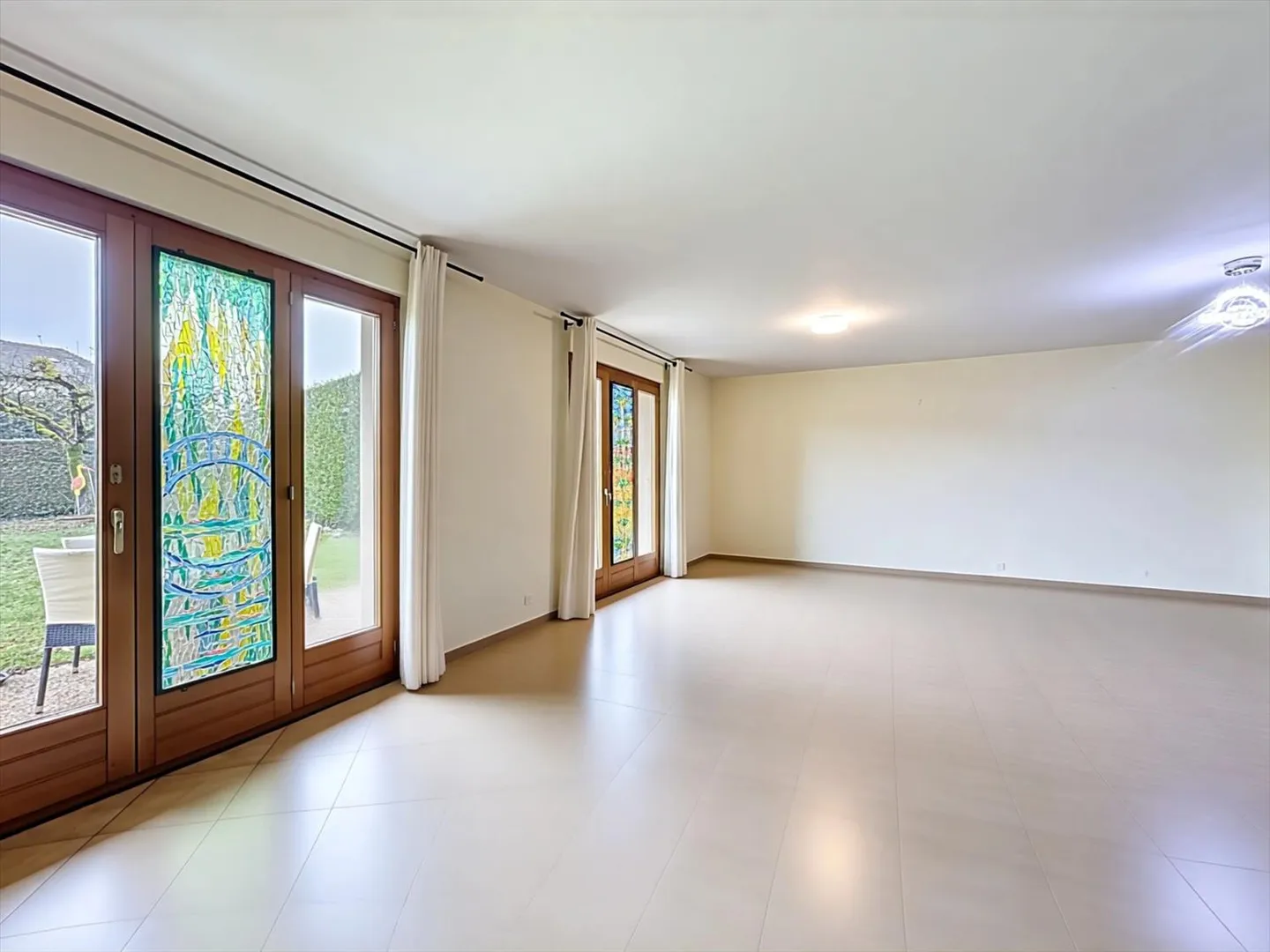 Maison lumineuse avec cheminée, jardin et grand potentiel - Photo 3 sur 13