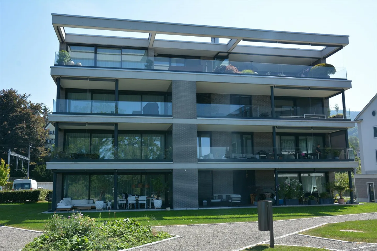 Top moderne Eigentumswohnung mit Seeanstoss - Foto 1 von 22