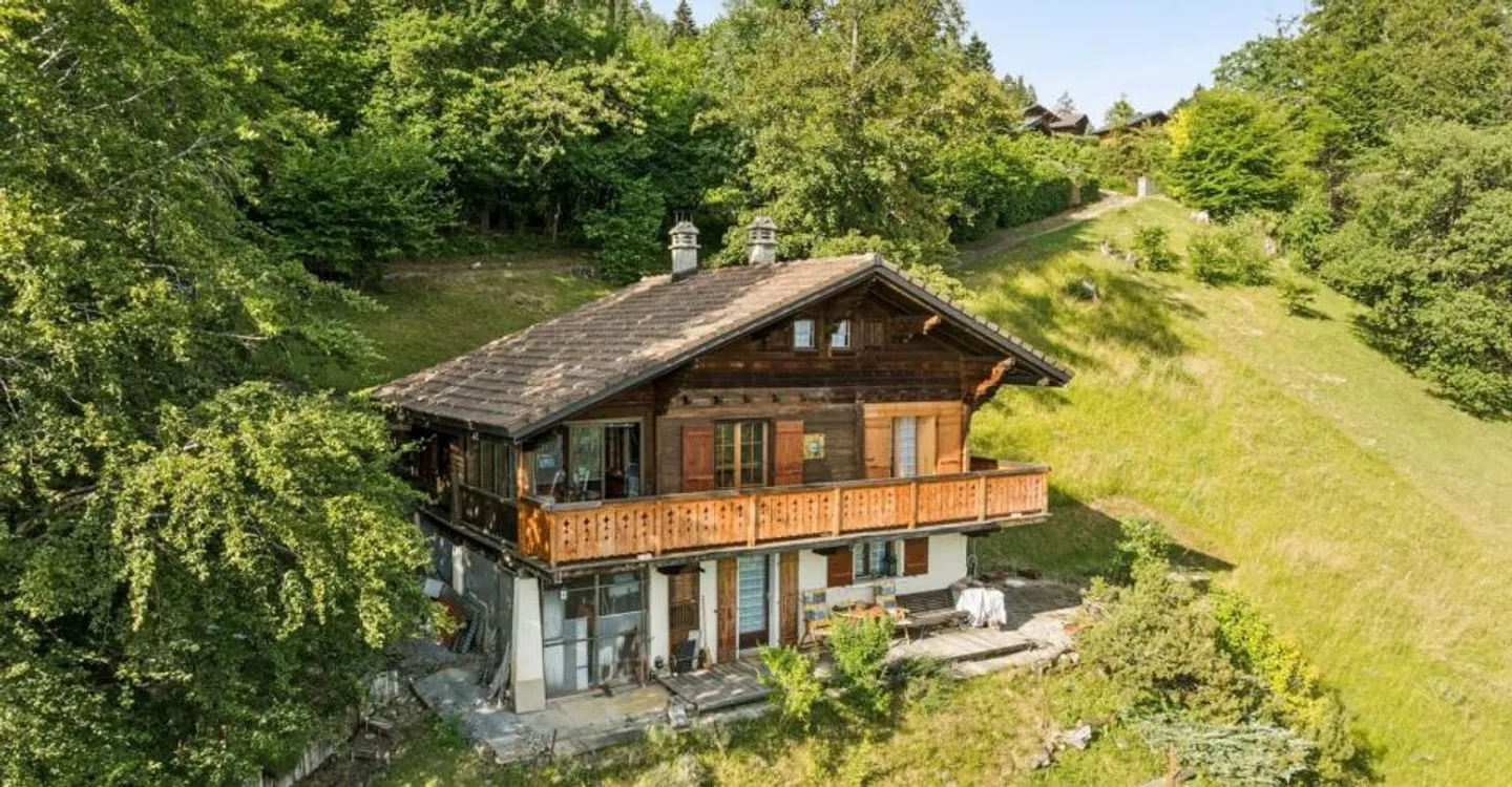 Chalet tradizionale da ristrutturare a Gryon, vista e ampio giardino - Foto 1 di 11