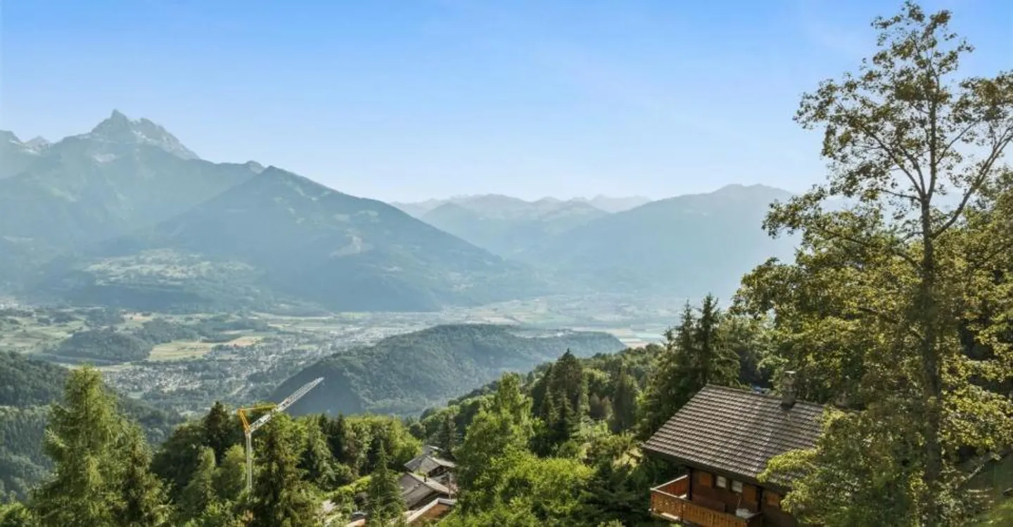 Chalet tradizionale da ristrutturare a Gryon, vista e ampio giardino - Foto 3 di 11