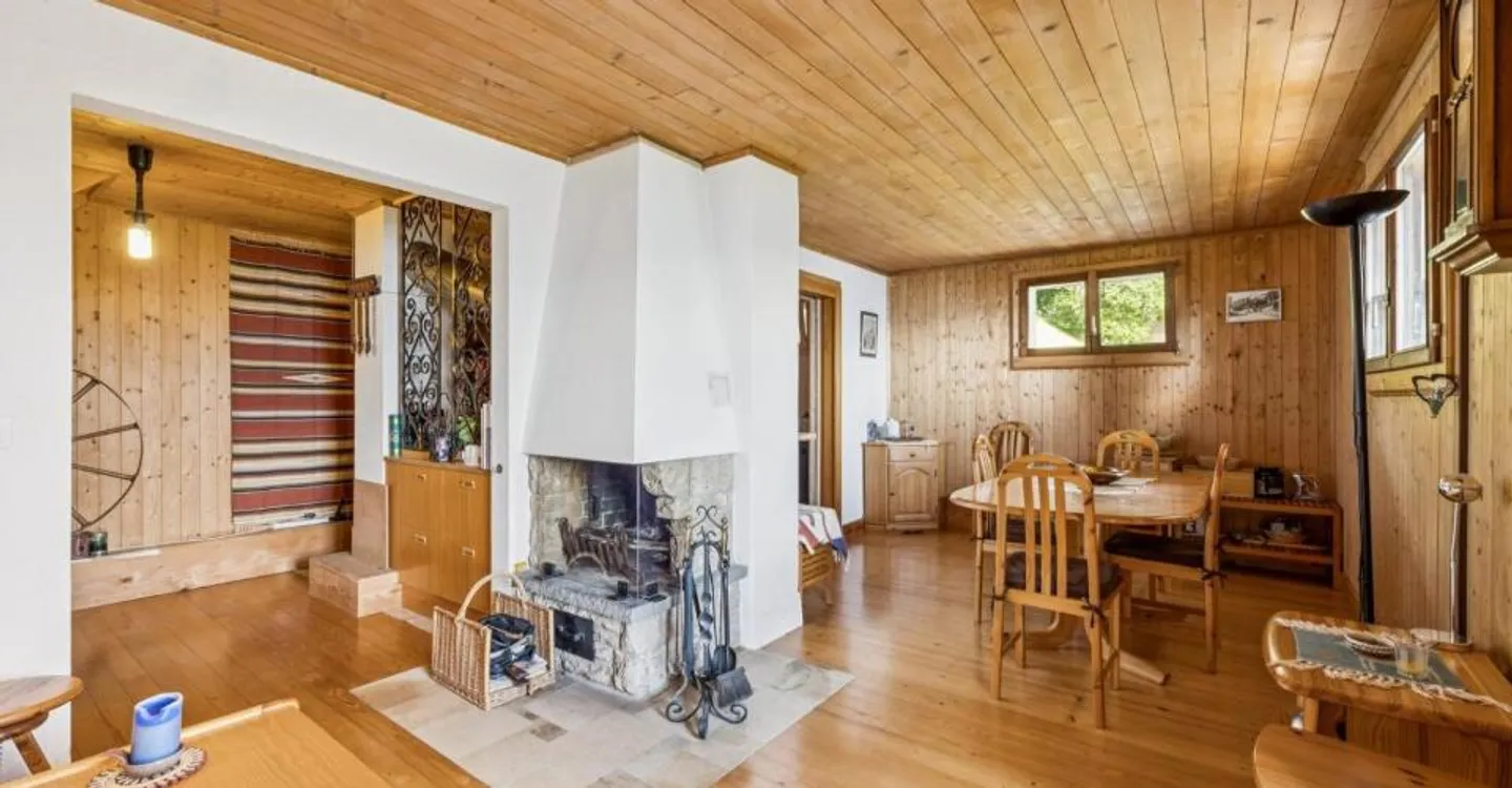 Chalet tradizionale da ristrutturare a Gryon, vista e ampio giardino - Foto 8 di 11