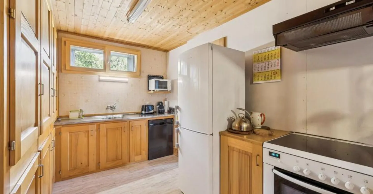 Chalet tradizionale da ristrutturare a Gryon, vista e ampio giardino - Foto 9 di 11