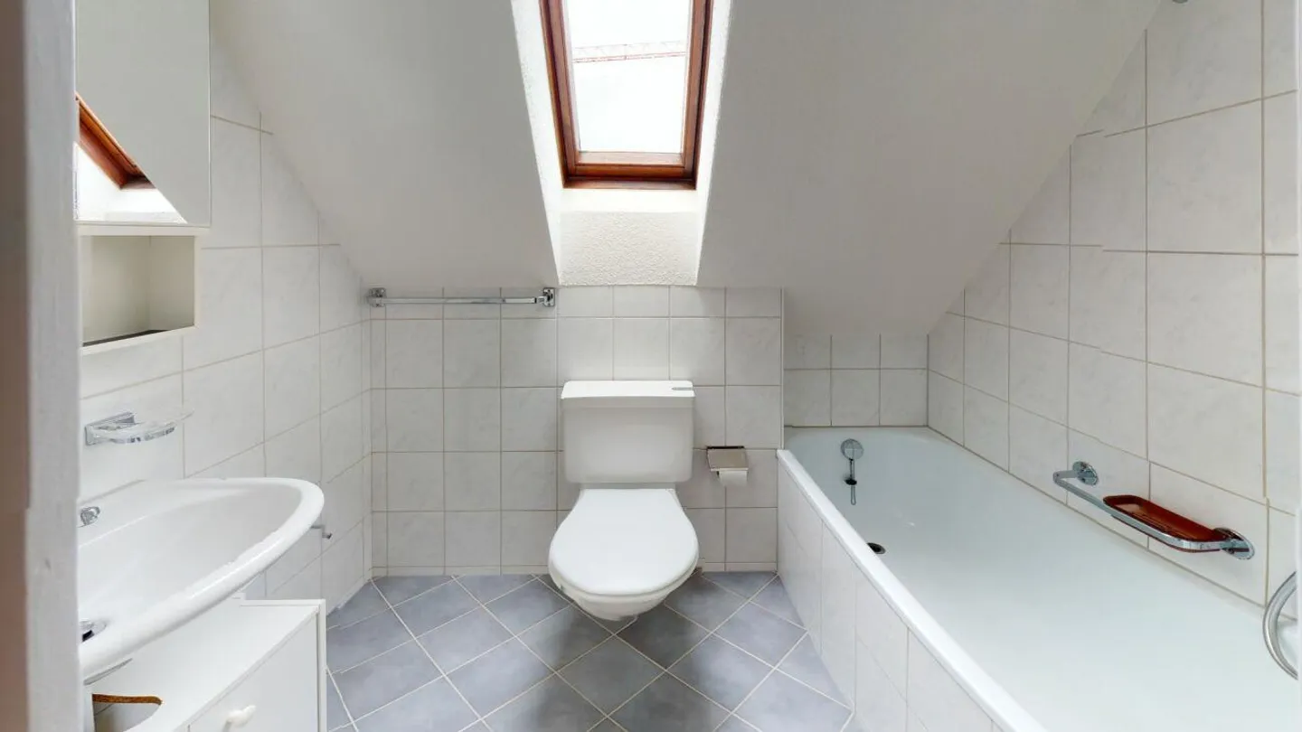 Appartement en duplex de 2 chambres sous le toit - Photo 6 sur 7