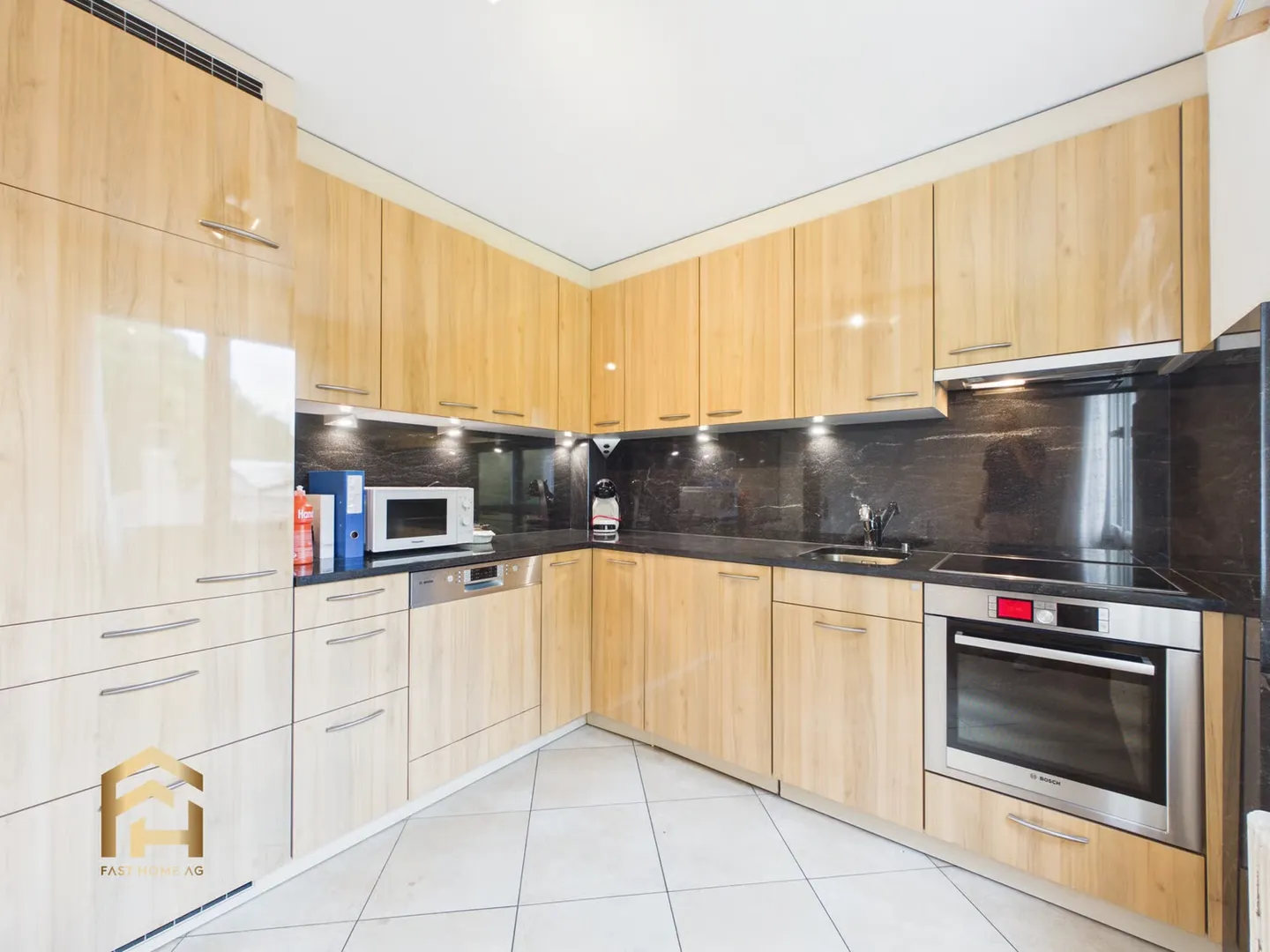 Attraktive Investitionsmöglichkeit: Renovierte 4.5ZWG mit kleinem Balk - Foto 1 di 13