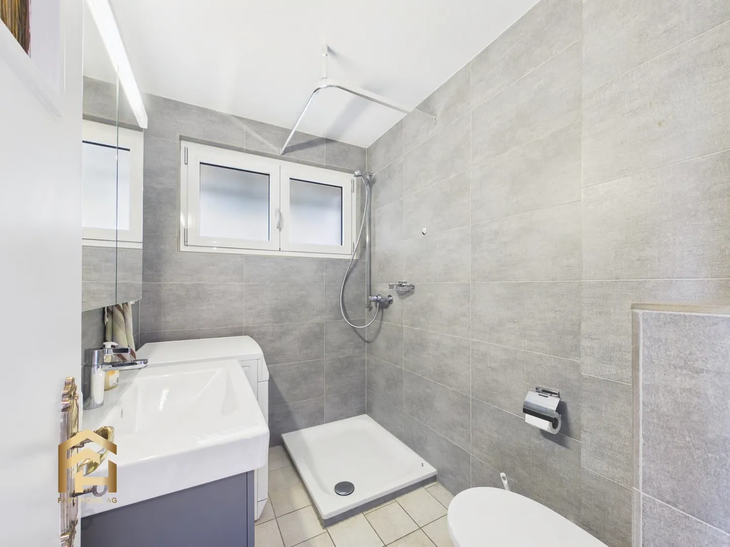Attraktive Investitionsmöglichkeit: Renovierte 4.5ZWG mit kleinem Balk - Foto 9 di 13