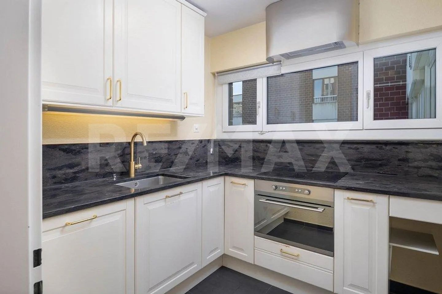 Appartamento affascinante di 4,5 stanze con balcone e molto spazio per le vostre idee abitative - Foto 9 di 13