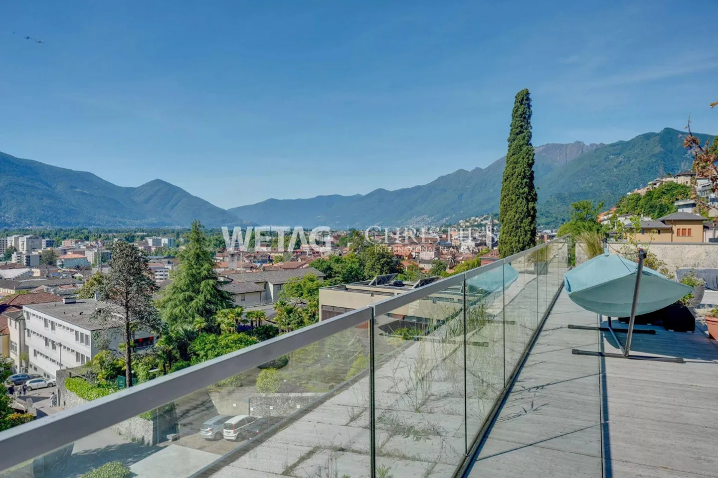 Appartement penthouse lumineux et exclusif avec grande terrasse et vue panoramique à vendre à Locarno - Photo 2 sur 13