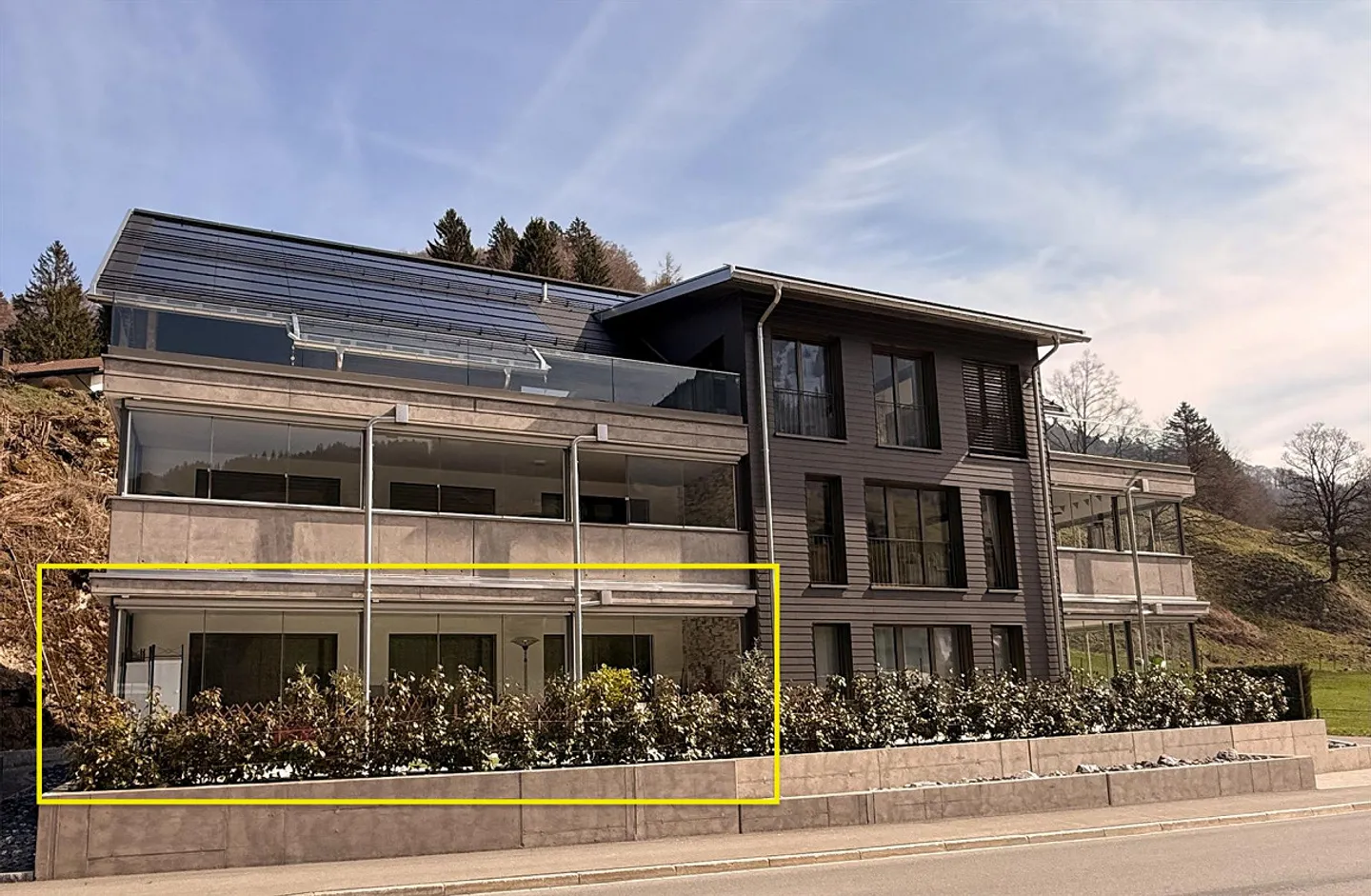 Grossflächige moderne Wohnung mit verglaster Terrasse - Foto 2 von 17