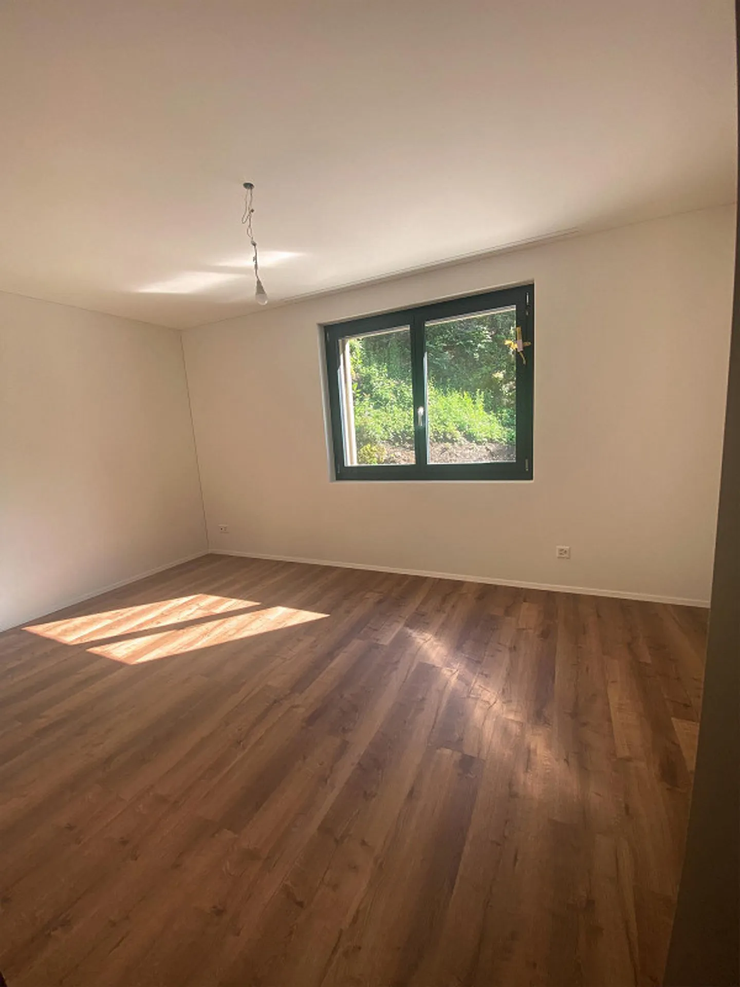 Grossflächige moderne Wohnung mit verglaster Terrasse - Foto 13 von 17