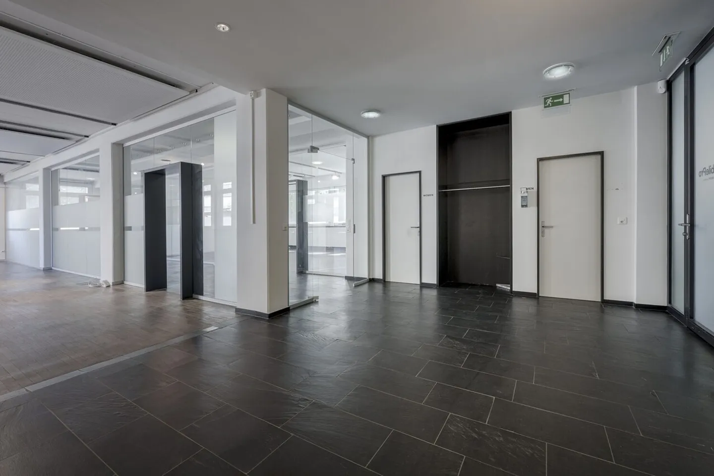 Representative office and exhibition space with unbeatable advantages - Photo 3 of 11